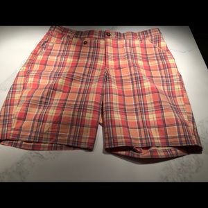 Really cute Lee comfort plaid peach shorts